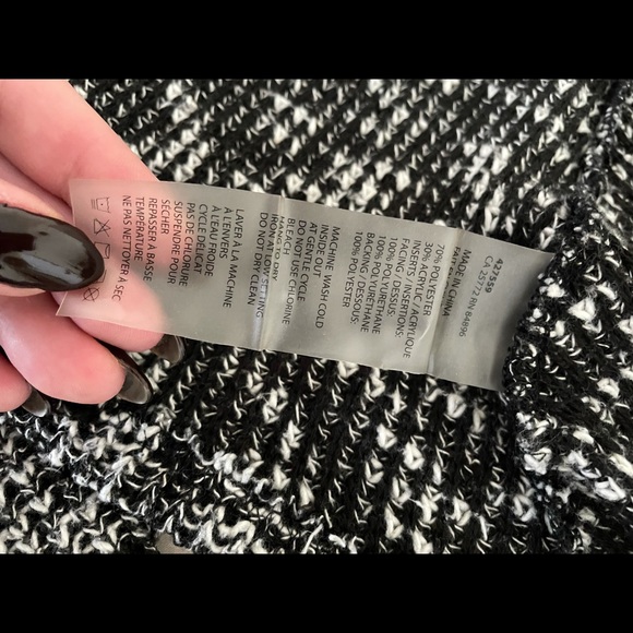 🛼 Fashionable Knitt and faux leather black and white cardigan. - Picture 3 of 8